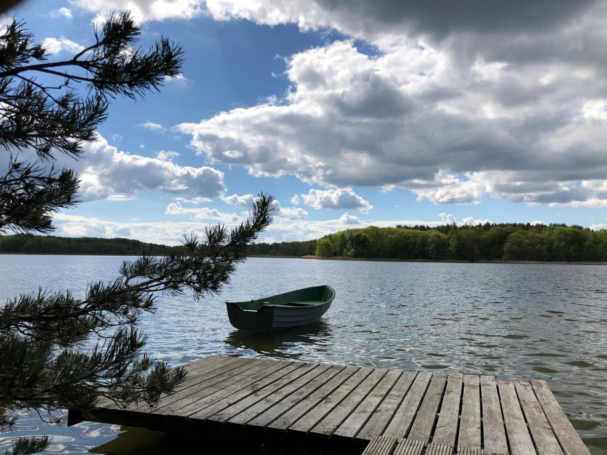 Ferienhaus Reetdach 1300Qm Privatgrundstueck Bootssteg Sauna Templin Luebbesee Uckermark Erholung Pur Seenplatte Petersdorf  المظهر الخارجي الصورة